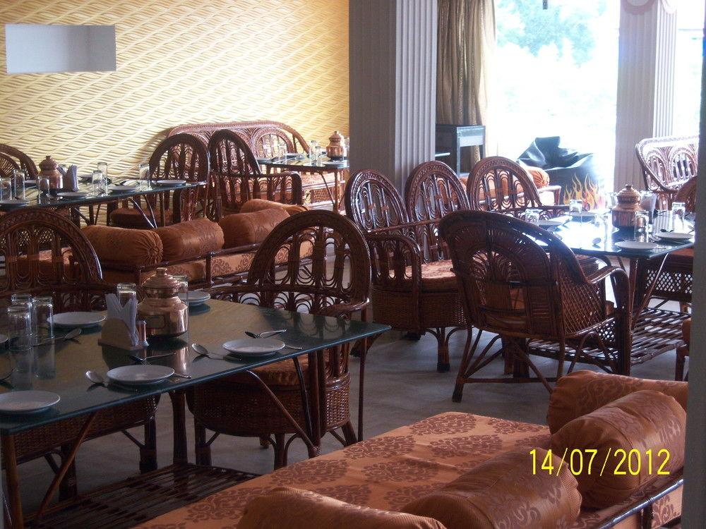 Hotel Maan Residency Satellite Road أحمد أباد المظهر الخارجي الصورة