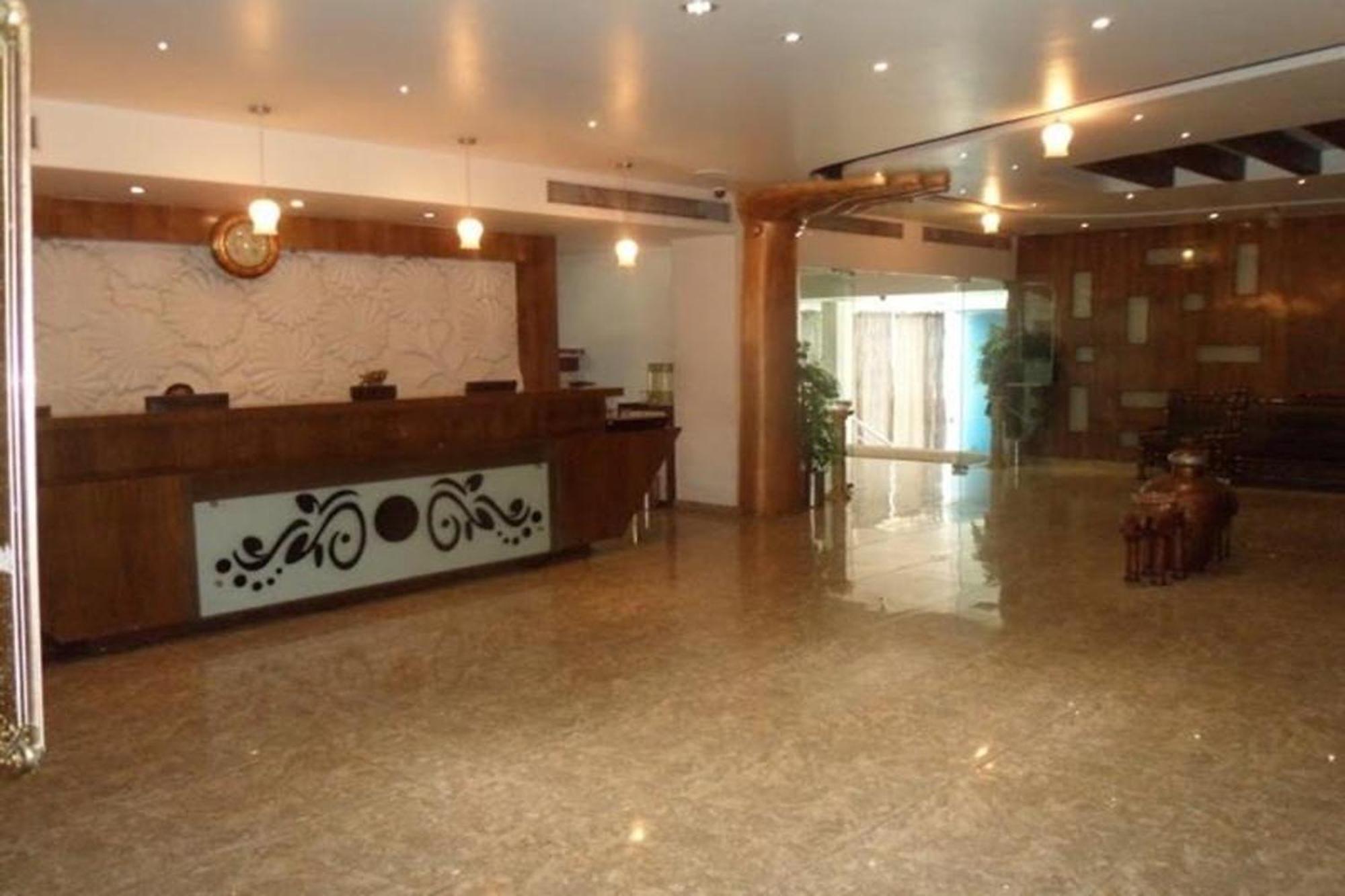 Hotel Maan Residency Satellite Road أحمد أباد المظهر الخارجي الصورة