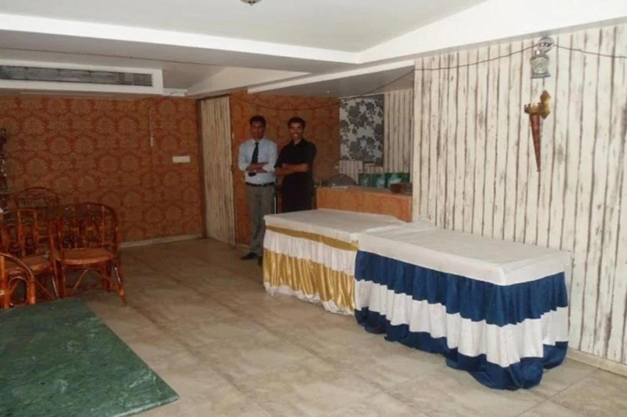 Hotel Maan Residency Satellite Road أحمد أباد المظهر الخارجي الصورة
