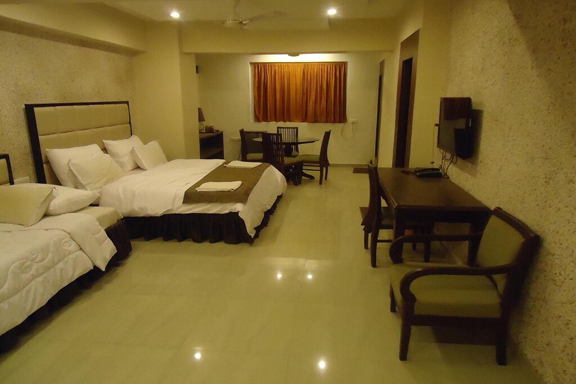 Hotel Maan Residency Satellite Road أحمد أباد المظهر الخارجي الصورة