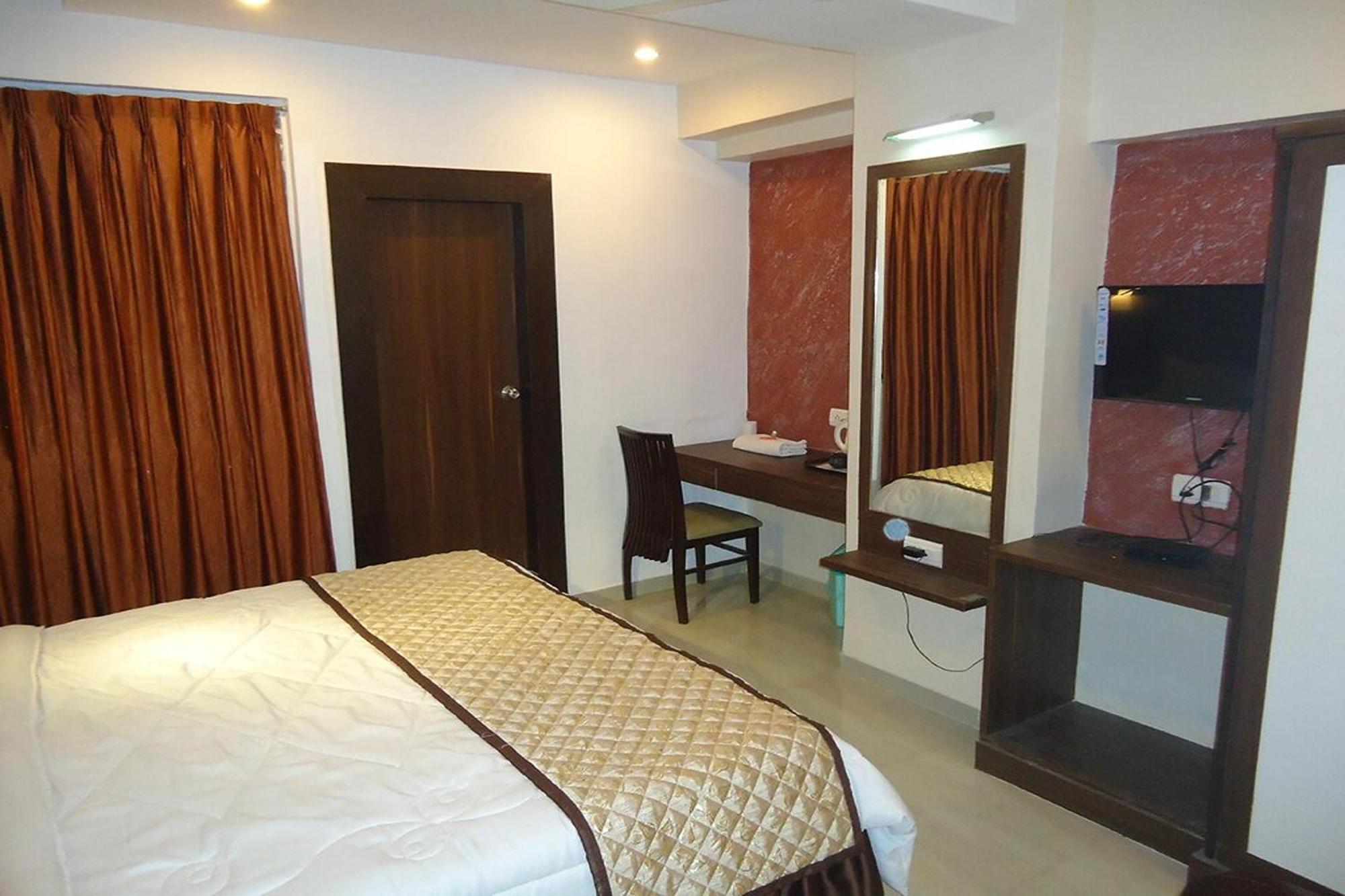 Hotel Maan Residency Satellite Road أحمد أباد المظهر الخارجي الصورة
