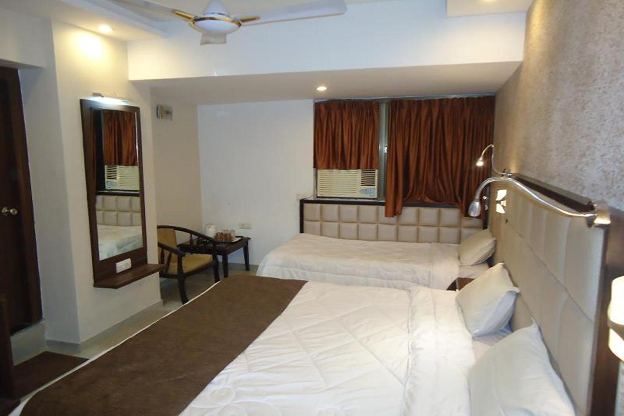 Hotel Maan Residency Satellite Road أحمد أباد المظهر الخارجي الصورة
