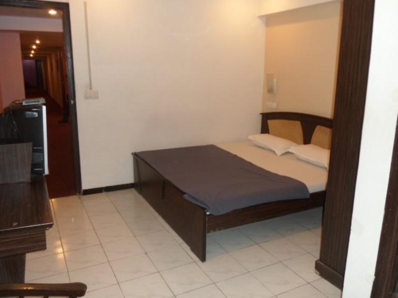 Hotel Maan Residency Satellite Road أحمد أباد المظهر الخارجي الصورة