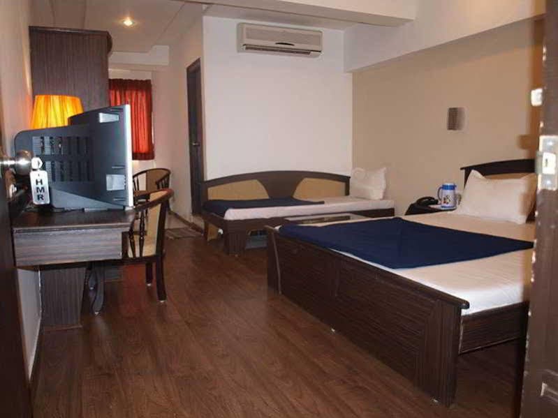 Hotel Maan Residency Satellite Road أحمد أباد المظهر الخارجي الصورة