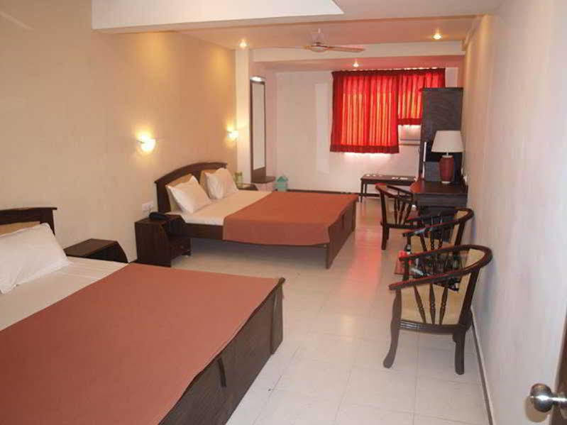 Hotel Maan Residency Satellite Road أحمد أباد المظهر الخارجي الصورة