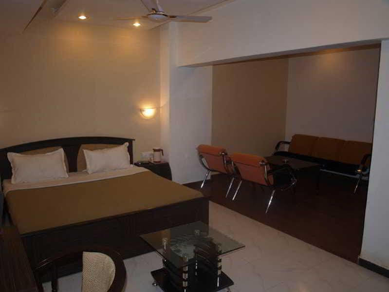 Hotel Maan Residency Satellite Road أحمد أباد المظهر الخارجي الصورة