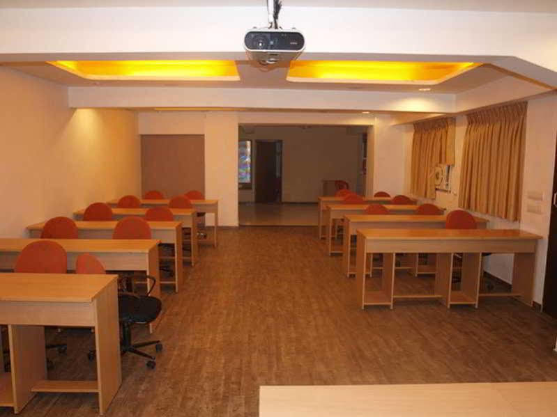 Hotel Maan Residency Satellite Road أحمد أباد المظهر الخارجي الصورة