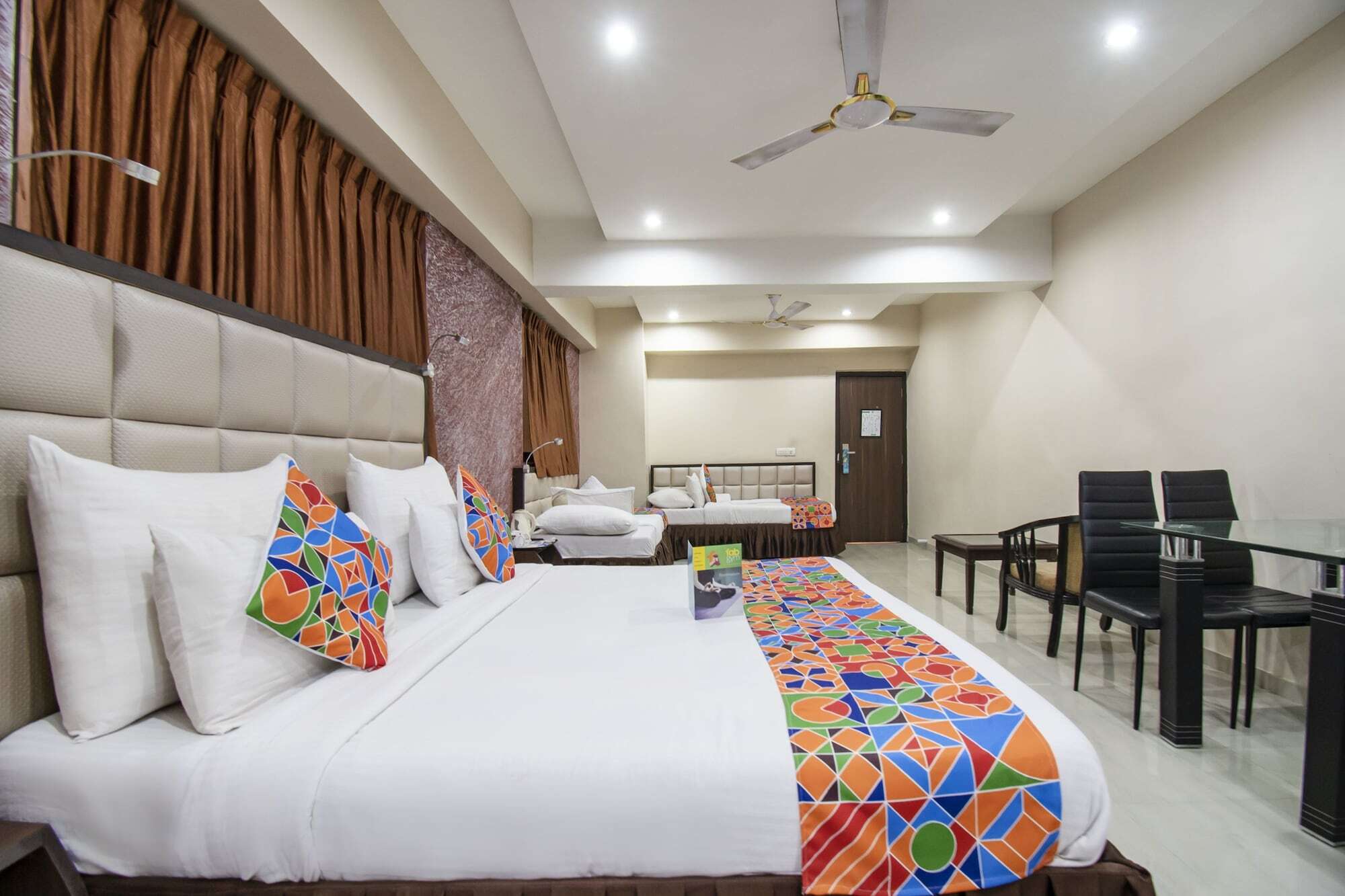 Hotel Maan Residency Satellite Road أحمد أباد المظهر الخارجي الصورة