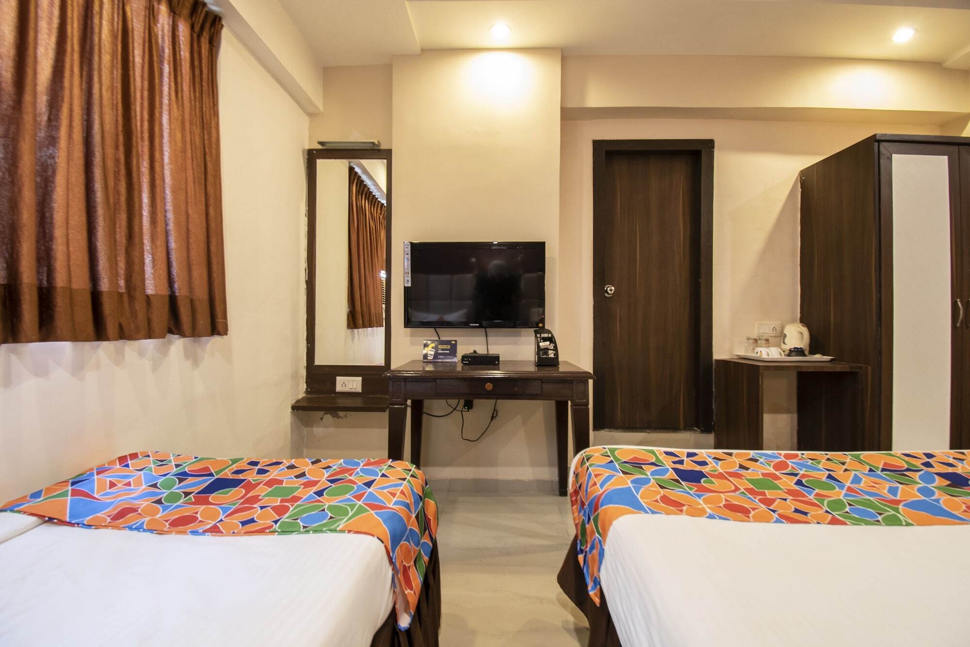 Hotel Maan Residency Satellite Road أحمد أباد المظهر الخارجي الصورة